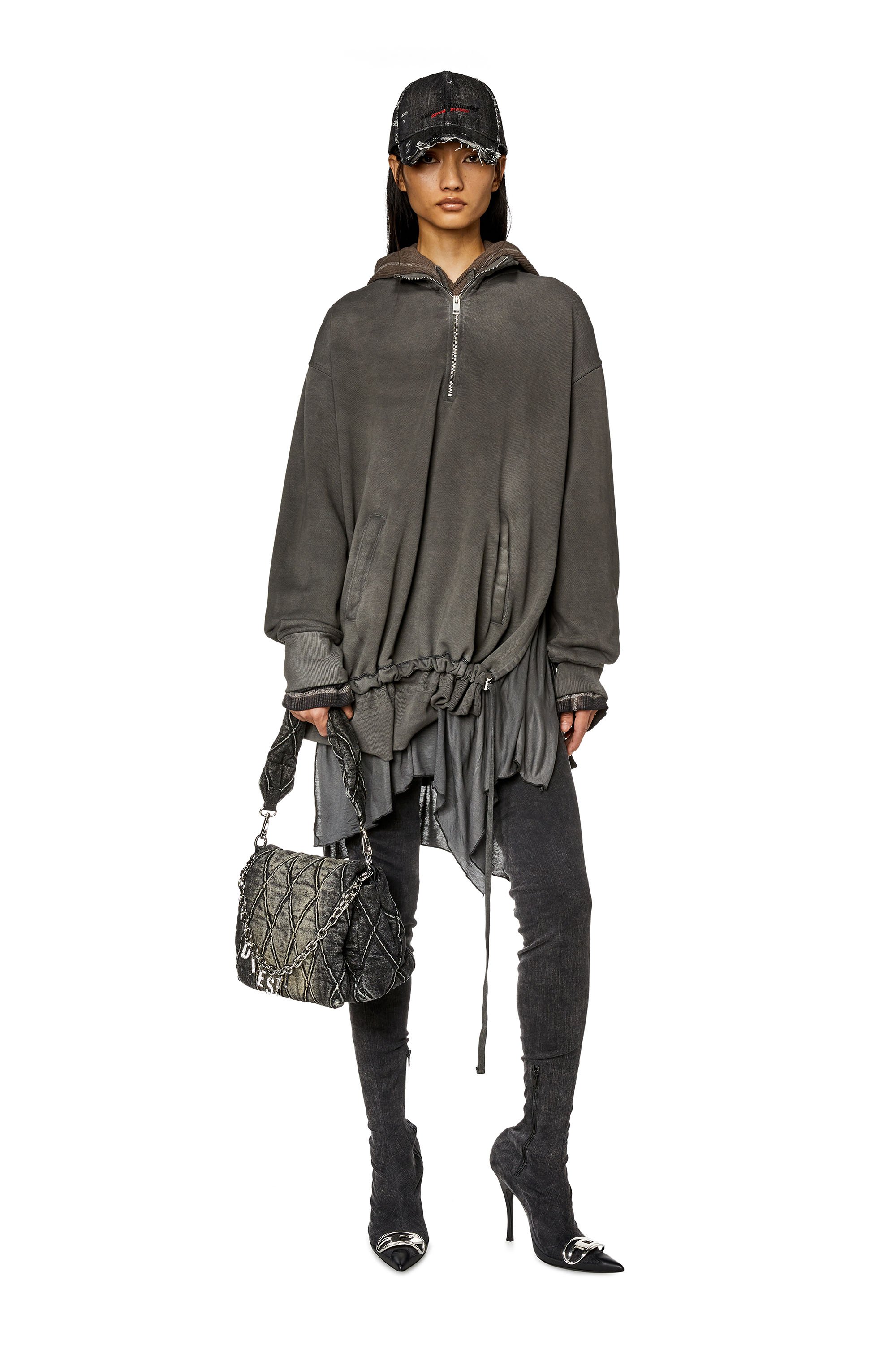 Diesel - CHARM-D SHOULDER M, Female's Charm-D M-Shoulder bag in quilted denim in ブラック - 2